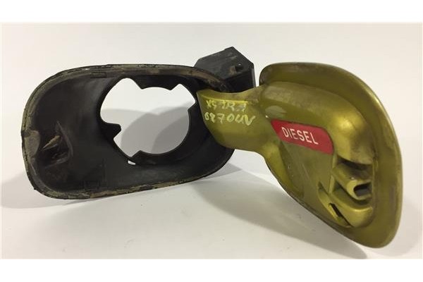 Recambio de tapa exterior combustible para citroen xsara berlina 1.9 td referencia OEM IAM 9622085880 9622086880 