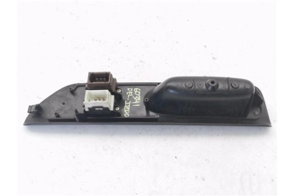Recambio de mando elevalunas delantero izquierdo para renault laguna (b56) 2.0 referencia OEM IAM 8200060045 7701672452E 