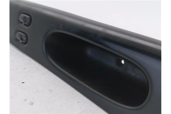 Recambio de mando elevalunas delantero izquierdo para renault laguna (b56) 2.0 referencia OEM IAM 8200060045 7701672452E 
