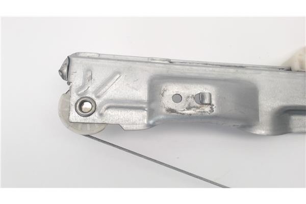 Recambio de mecanismo elevalunas trasero izquierdo para citroen c4 grand picasso referencia OEM IAM 135090222  