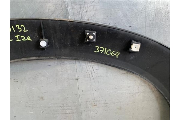 Recambio de moldura aleta delantero izquierda para citroen c3 aircross 1.2 c-series referencia OEM IAM YQ001547XT  