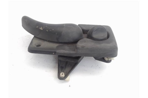 Recambio de manilla int. puerta trasero derecha para nissan interstar (x70) referencia OEM IAM 7700352  