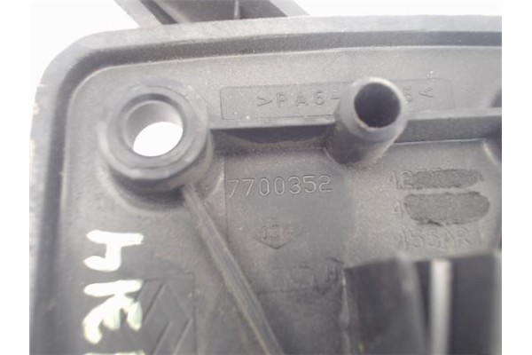 Recambio de manilla int. puerta trasero derecha para nissan interstar (x70) referencia OEM IAM 7700352  