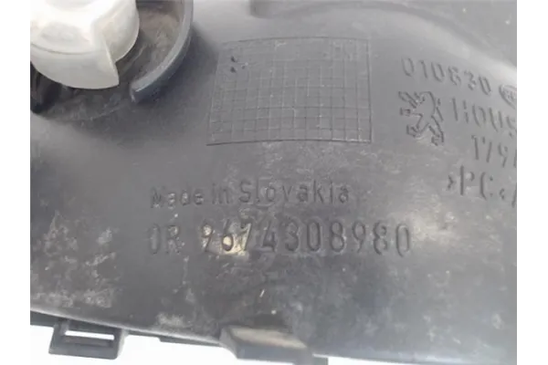 Recambio de piloto antiniebla trasero derecho para peugeot 208 1.4 active referencia OEM IAM 9674308980 2203284 