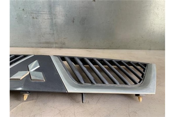 Recambio de rejilla paragolpes delantero para mitsubishi outlander (cw0) 2.0 di-d intense referencia OEM IAM 7450A037HB  