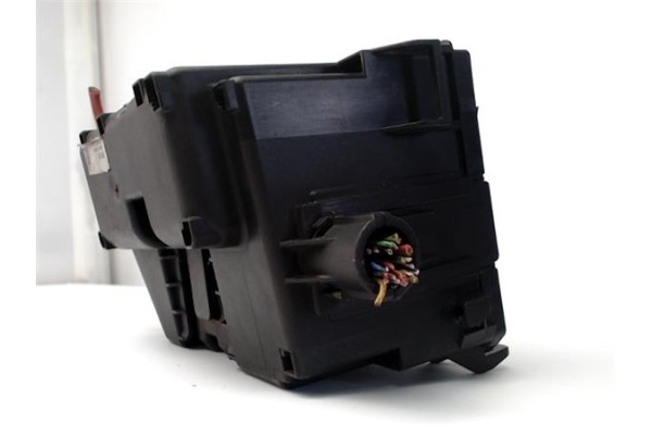 Recambio de caja fusibles/rele para opel corsa d 1.0 catch me referencia OEM IAM 13292736  