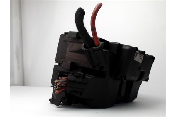Recambio de caja fusibles/rele para opel corsa d 1.0 catch me referencia OEM IAM 13292736  