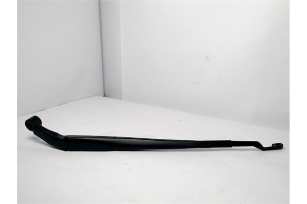 Recambio de brazo limpiaparabrisas delantero izquierdo para toyota corolla (e21) híbrido hybrid active referencia OEM IAM   