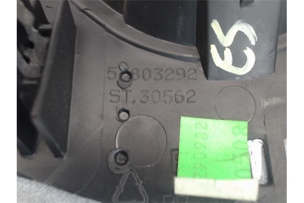 Recambio de rejilla entrada de aire para fiat 500 1.3 d multijet referencia OEM IAM ST30562 51803292 