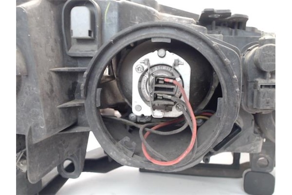 Recambio de faro delantero izquierdo para renault megane ii berlina 5p referencia OEM IAM 260604235R  