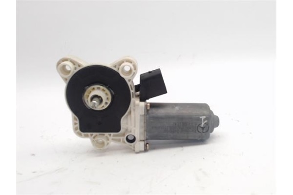 Recambio de motor elevalunas delantero derecho para mercedes-benz clase c (bm 203) berlina referencia OEM IAM -2118201742  