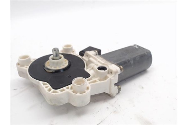 Recambio de motor elevalunas delantero derecho para mercedes-benz clase c (bm 203) berlina referencia OEM IAM -2118201742  