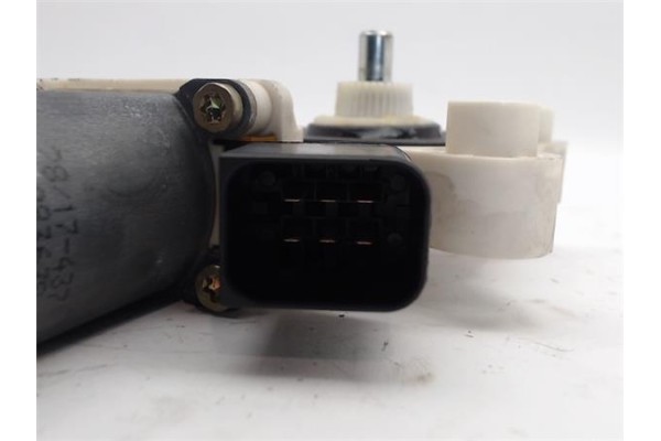 Recambio de motor elevalunas delantero derecho para mercedes-benz clase c (bm 203) berlina referencia OEM IAM -2118201742  