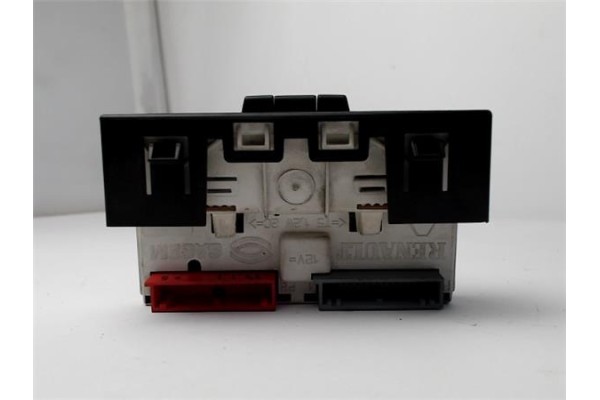 Recambio de reloj horario para renault clio iii 1.5 dci referencia OEM IAM 8200028364  