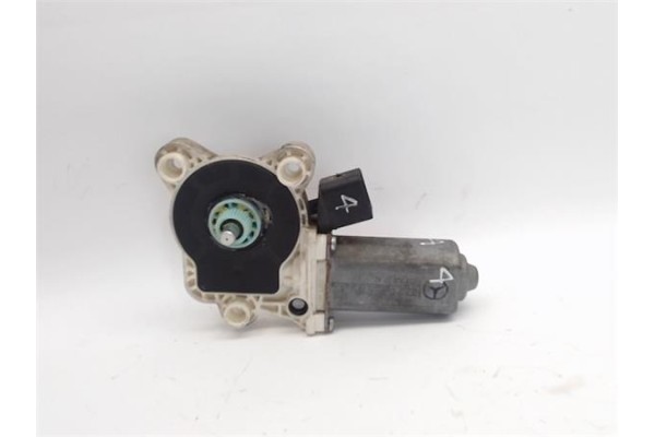 Recambio de motor elevalunas delantero derecho para mercedes-benz clase c (bm 203) berlina referencia OEM IAM -2118201742  