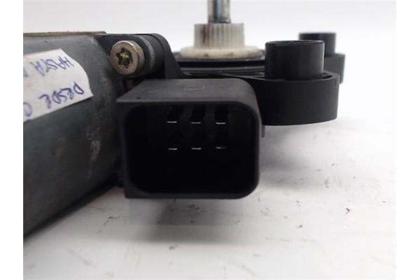 Recambio de motor elevalunas delantero derecho para mercedes-benz clase c (bm 203) familiar referencia OEM IAM -A2208204542  