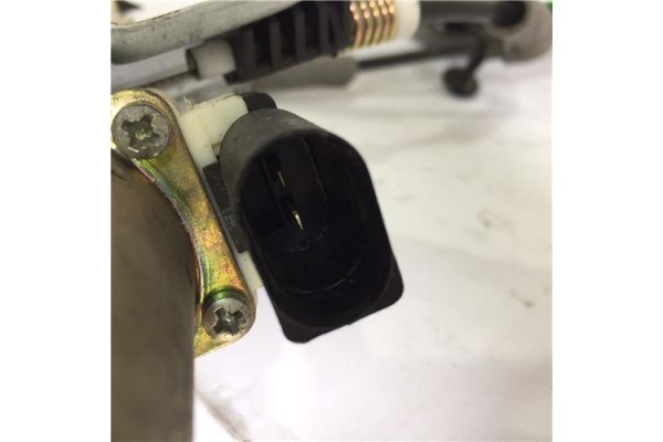 Recambio de mecanismo elevalunas delantero izquierdo para ford focus (daw, dbw) 1.8 tdci referencia OEM IAM 1331619 87135 XS41B2