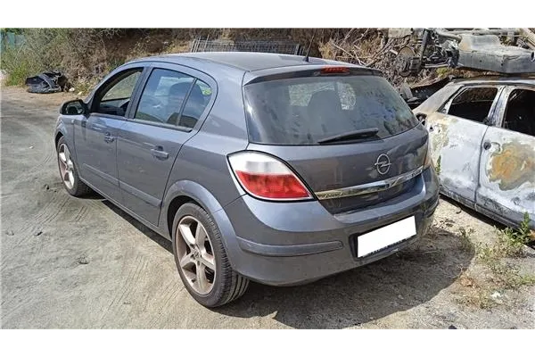 opel astra h berlina del año 2006