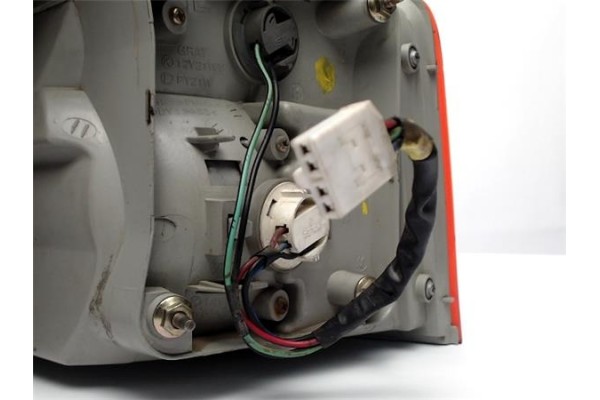 Recambio de piloto trasero izquierdo para kia carens (rs) 2.0 crdi referencia OEM IAM   