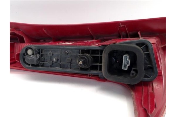 Recambio de piloto trasero derecho para peugeot 206 sw referencia OEM IAM   