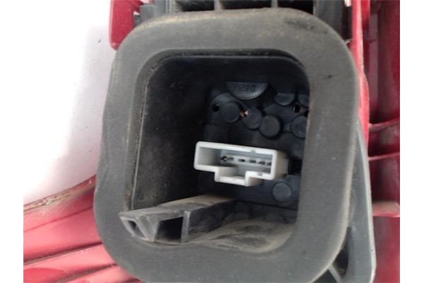 Recambio de piloto trasero derecho para peugeot 206 sw referencia OEM IAM   