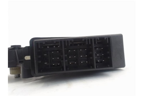 Recambio de motor elevalunas delantero derecho para volkswagen polo iv (9n1) referencia OEM IAM 6Q2959801A (8104 TEMIC) (400700C