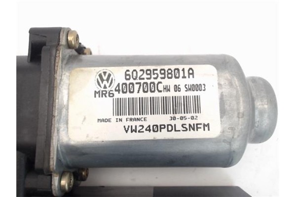 Recambio de motor elevalunas delantero derecho para volkswagen polo iv (9n1) referencia OEM IAM 6Q2959801A (8104 TEMIC) (400700C