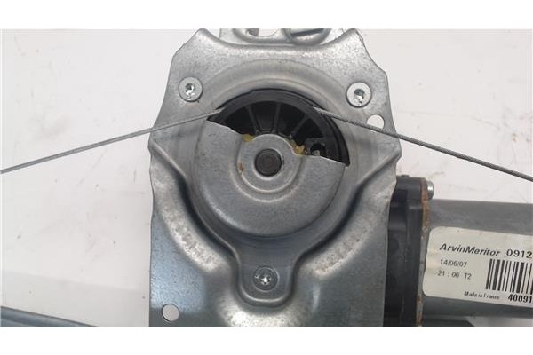 Recambio de mecanismo elevalunas delantero derecho para peugeot 207 referencia OEM IAM 9681182280 400912D 