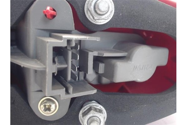 Recambio de piloto trasero izquierdo para alfa romeo 147 (190) referencia OEM IAM 46556349 03322010 