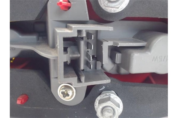 Recambio de piloto trasero izquierdo para alfa romeo 147 (190) referencia OEM IAM 46556349 03322010 