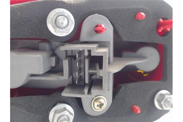 Recambio de piloto trasero derecho para alfa romeo 147 (190) referencia OEM IAM 46556347 03323010 