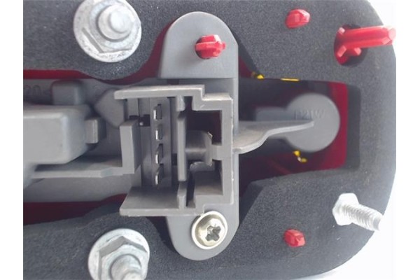 Recambio de piloto trasero derecho para alfa romeo 147 (190) referencia OEM IAM 46556347 03323010 