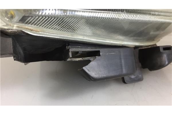 Recambio de faro delantero izquierdo para citroen saxo 1.4 vts referencia OEM IAM 9636331780 89003434 