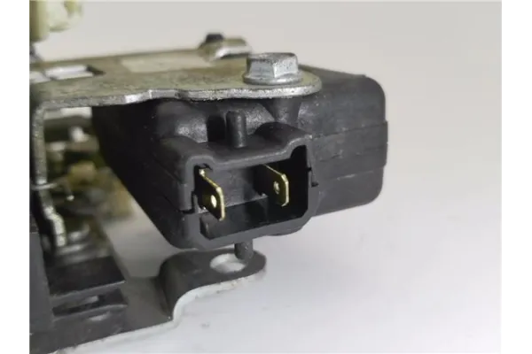 Recambio de cierre electromagnetico trasero derecho para dacia sandero i 1.4 referencia OEM IAM 8200735246  