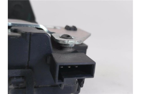 Recambio de cierre electromagnetico porton para opel zafira 1.9 cdti referencia OEM IAM 133220  