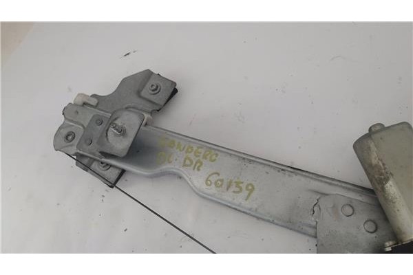 Recambio de elevalunas electrico delantero derecho para dacia sandero i 1.4 referencia OEM IAM 8200733828  