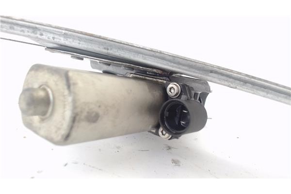 Recambio de elevalunas electrico delantero derecho para dacia sandero i 1.4 referencia OEM IAM 8200733828  