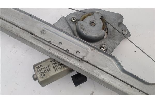 Recambio de elevalunas electrico delantero derecho para dacia sandero i 1.4 referencia OEM IAM 8200733828  