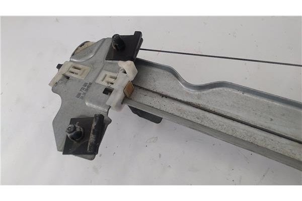Recambio de elevalunas electrico delantero derecho para dacia sandero i 1.4 referencia OEM IAM 8200733828  