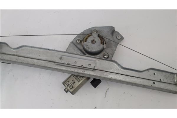 Recambio de elevalunas electrico delantero derecho para dacia sandero i 1.4 referencia OEM IAM 8200733828  
