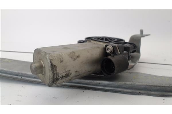 Recambio de elevalunas electrico delantero izquierdo para dacia sandero i 1.4 referencia OEM IAM 8200733829  