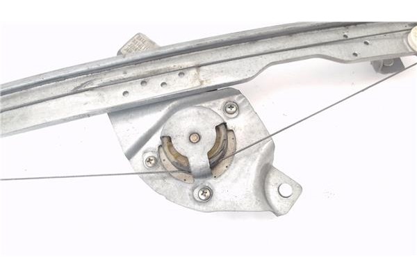 Recambio de elevalunas electrico delantero izquierdo para dacia sandero i 1.4 referencia OEM IAM 8200733829  