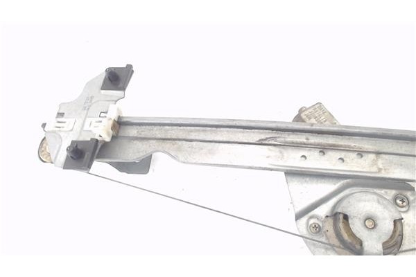 Recambio de elevalunas electrico delantero izquierdo para dacia sandero i 1.4 referencia OEM IAM 8200733829  