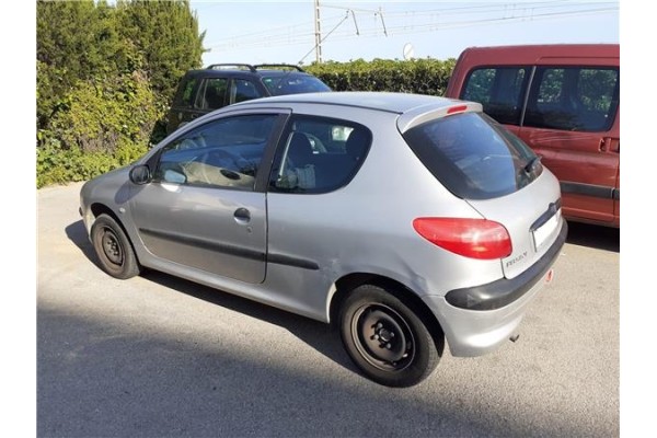 peugeot 206 berlina (1998) del año 