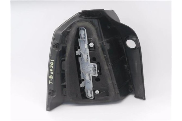 Recambio de piloto trasero derecho para opel zafira 1.9 cdti referencia OEM IAM 1222120  