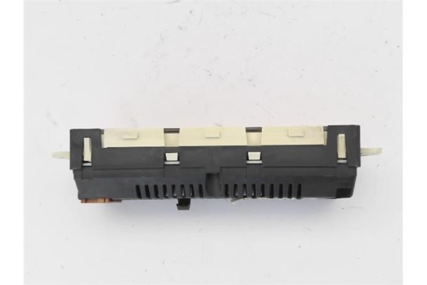 Recambio de display para peugeot 207 1.4 16v referencia OEM IAM 966320558001 5555502902 