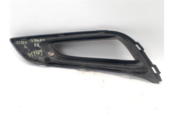 Recambio de moldura paragolpes delantero derecha para opel astra k berlina 5p 1.6 dynamic referencia OEM IAM 13469588  