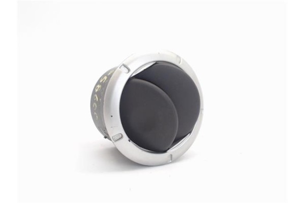 Recambio de rejilla entrada de aire para dacia logan 1 1.6 prestige referencia OEM IAM 8200212480G  