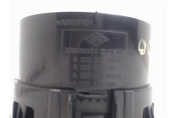 Recambio de rejilla entrada de aire para dacia logan 1 1.6 prestige referencia OEM IAM 8200212480G  