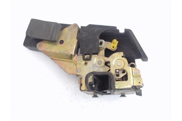 Recambio de cierre electromagnetico trasero derecho para volvo v40 familiar 1.6 referencia OEM IAM 30850811  